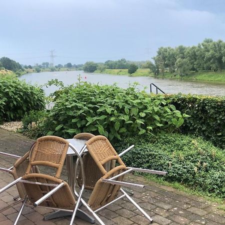 Villa Thuiskomen, Genieten Aan Het Water à Maaseik Extérieur photo