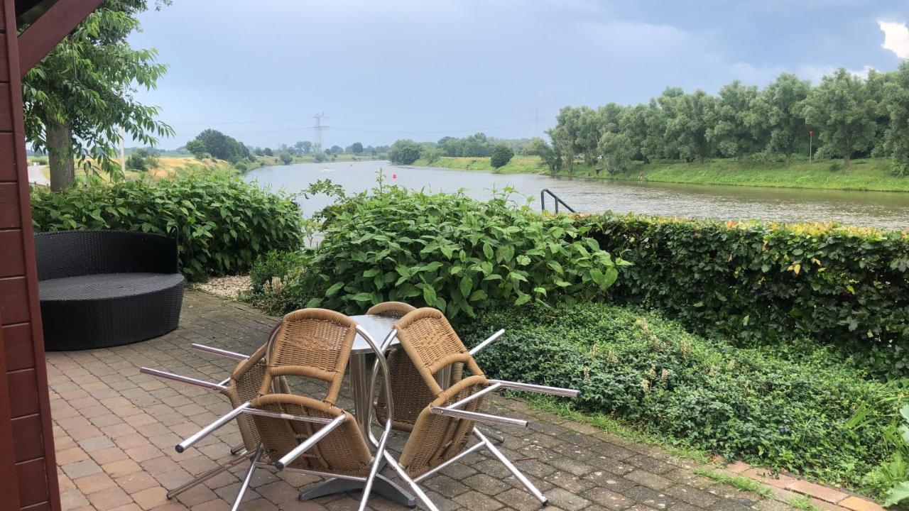 Villa Thuiskomen, Genieten Aan Het Water à Maaseik Extérieur photo