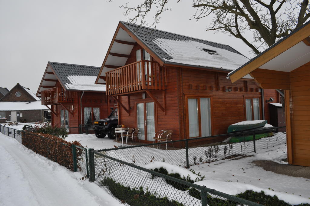 Villa Thuiskomen, Genieten Aan Het Water à Maaseik Chambre photo