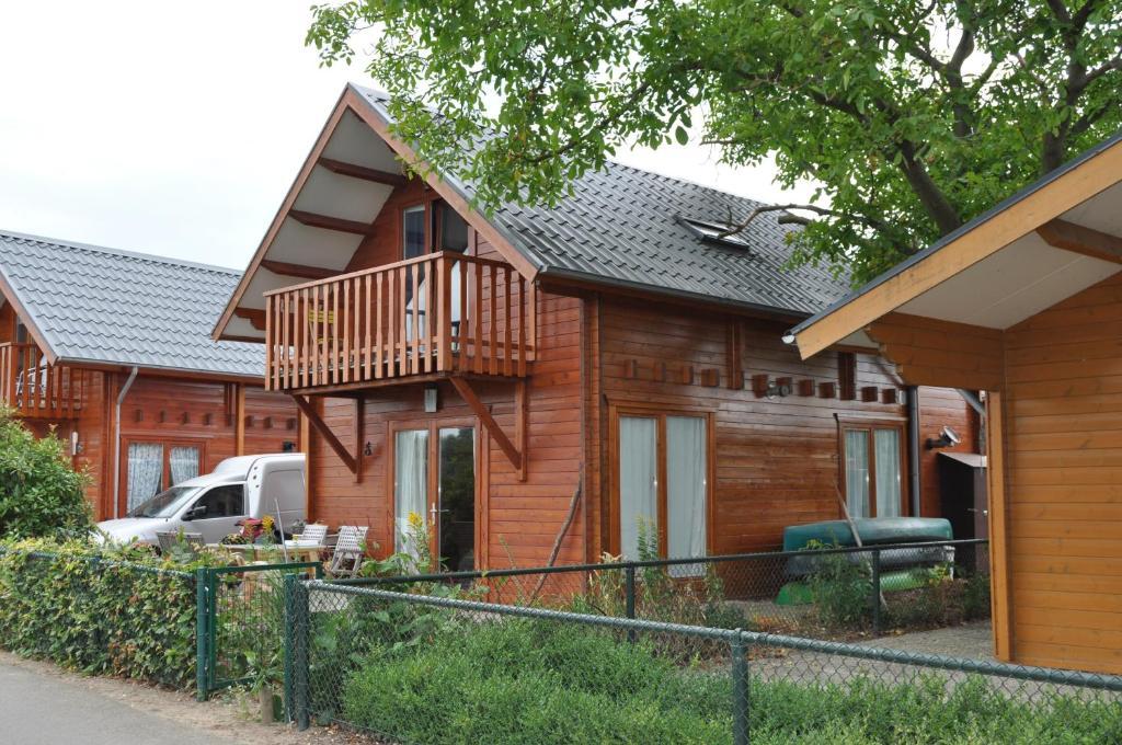 Villa Thuiskomen, Genieten Aan Het Water à Maaseik Extérieur photo